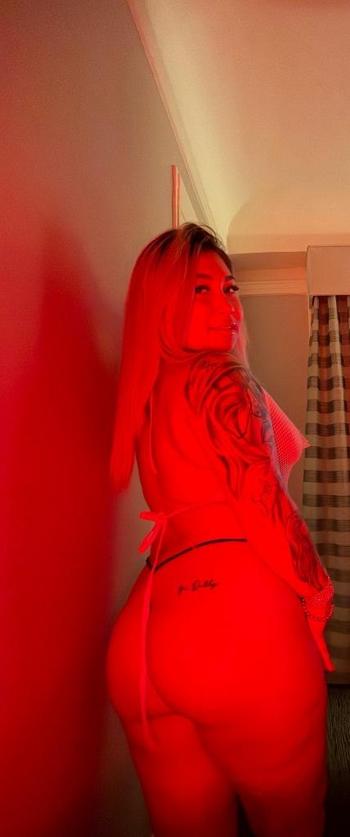 Catalina, 24  female escort, Asheville