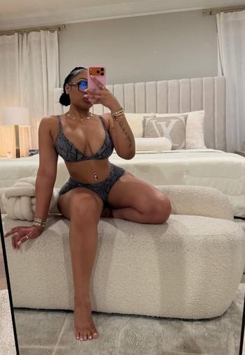 252-318-8303, 28  female escort, Asheville