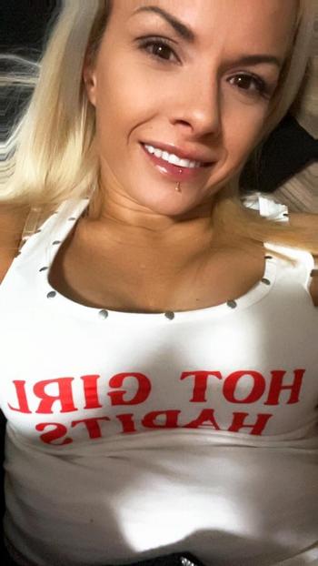 Duchess, 38  female escort, Asheville
